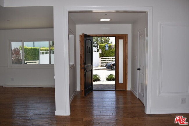 11365 Chalon Rd in Los Angeles, CA - Building Photo - Building Photo
