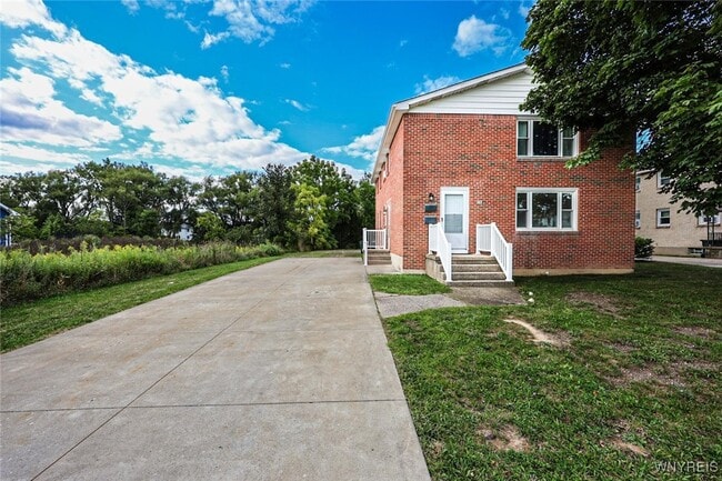 862 Falcon Dr in Depew, NY - Building Photo - Building Photo