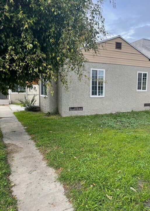 335 W Almond St in Compton, CA - Building Photo