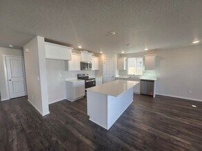 9836 W 5th Pl in Kennewick, WA - Foto de edificio - Building Photo