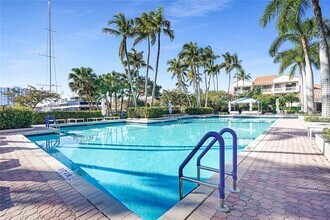 3610 Yacht Club Dr in Aventura, FL - Building Photo - Building Photo