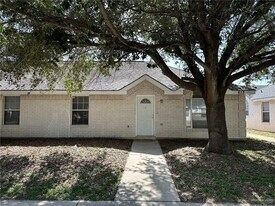 613 La Mancha Dr in Edinburg, TX - Building Photo