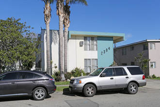 2304 S Carmelina Ave in Los Angeles, CA - Building Photo - Building Photo