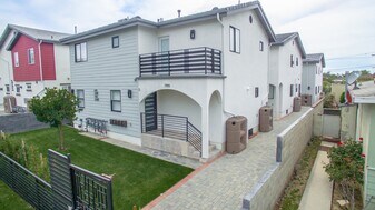 7199 S La Cienega Blvd in Los Angeles, CA - Building Photo