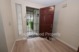 4718 E Alamos Ave in Fresno, CA - Foto de edificio - Building Photo