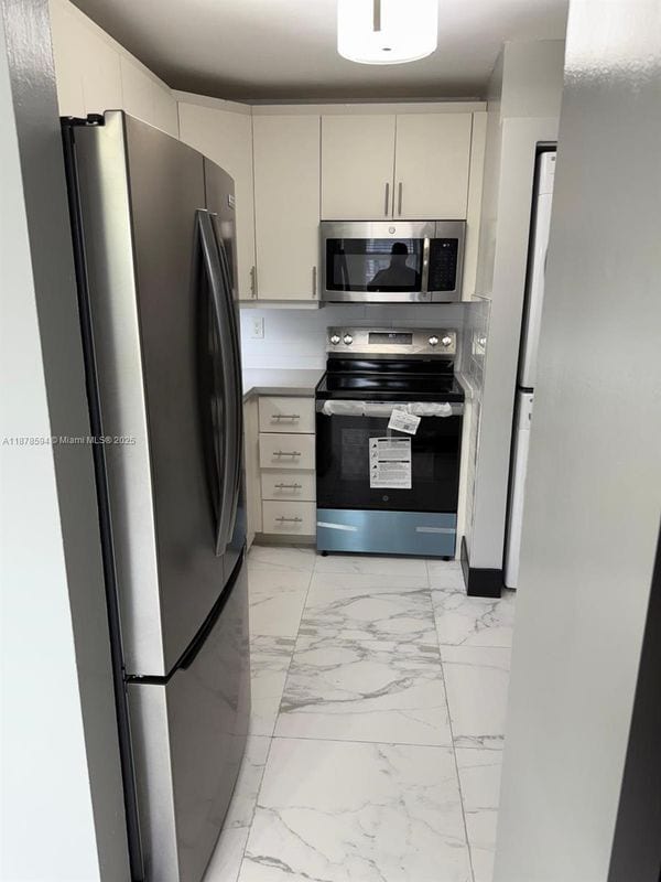 6921 SW 129th Ave in Miami, FL - Building Photo - Building Photo