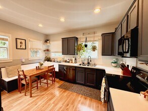 5116 Sunderland Rd in Jacksonville, FL - Building Photo - Building Photo