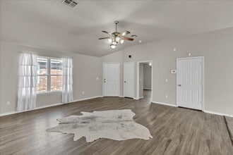 409 Apache Gate Dr in Yukon, OK - Building Photo - Building Photo