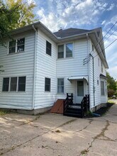 718 6th St E, Unit #1 lower in St. Paul, MN - Foto de edificio - Building Photo