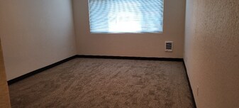 1625 Kent Des Moines Rd in Des Moines, WA - Building Photo