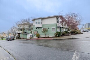 Eliza McCabe Townhomes in Tacoma, WA - Building Photo