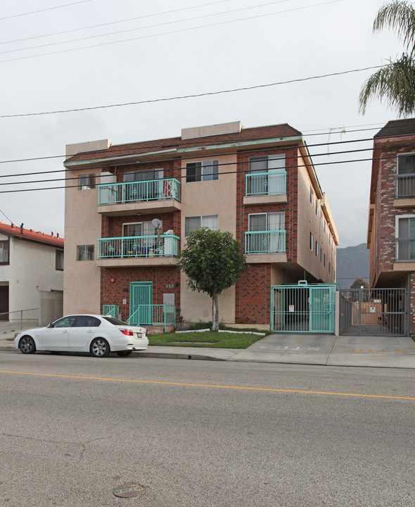 620 S Lake St in Burbank, CA - Building Photo