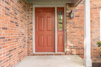 6130 Bethesda Way in Indianapolis, IN - Foto de edificio - Building Photo