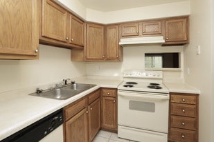 Cabin Hill Place in Greensburg, PA - Building Photo