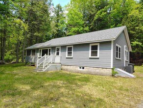 43 Beachwood Rd in Hebron, NH - Building Photo - Building Photo