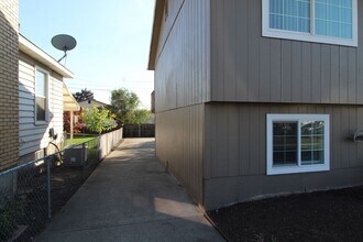 828 E Gordon Ave in Spokane, WA - Building Photo - Building Photo