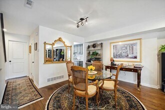 2033 Arch St in Philadelphia, PA - Building Photo - Building Photo