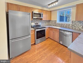 14423 Pebble Hill Ln in North Potomac, MD - Building Photo