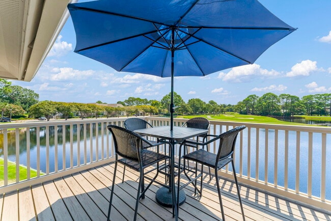 property at 913 Harbour Point Ln