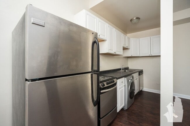 3346 N Marshfield Ave, Unit 209 in Chicago, IL - Foto de edificio - Building Photo