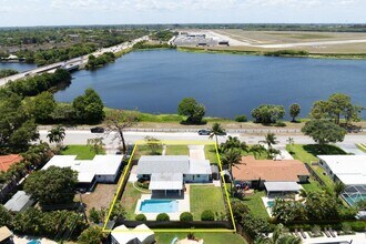 5920 Lake Osborne Dr in Lake Worth Beach, FL - Building Photo - Building Photo