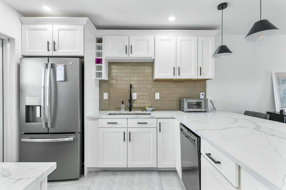 330 N Federal Hwy, Unit 211 in Deerfield Beach, FL - Building Photo