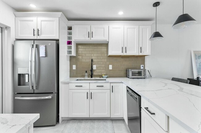 330 N Federal Hwy, Unit 211