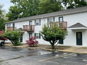 6th St Apartments in Charleston, IL - Building Photo - Interior Photo