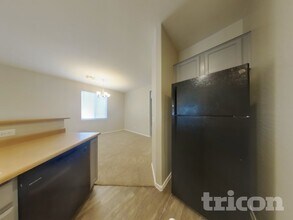 6410 S 72nd Ln in Phoenix, AZ - Foto de edificio - Building Photo