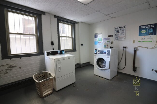 1665 Commonwealth Ave, Unit 8 in Boston, MA - Foto de edificio - Building Photo