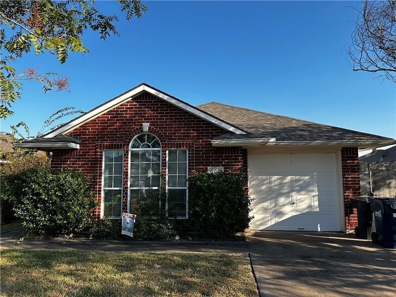 608 Plano Dr in College Station, TX - Building Photo