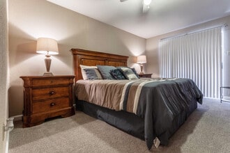 Oaks Of Ashford Point in Houston, TX - Building Photo - Interior Photo