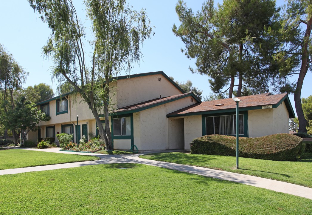 Millbrook Park Apartments in Fresno, CA - Foto de edificio