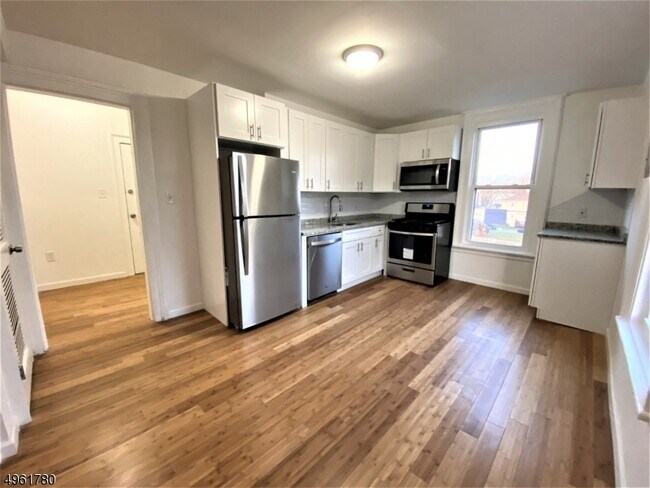 24 Lexington Ave-Unit -2 in Montclair, NJ - Building Photo - Building Photo