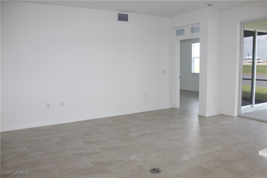 5661 Melbourne Ct in Ave Maria, FL - Foto de edificio