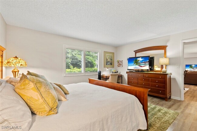500 Teryl Rd in Naples, FL - Building Photo - Building Photo