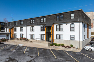 Fieldhouse View Apartments in Lawrence, KS - Foto de edificio - Building Photo