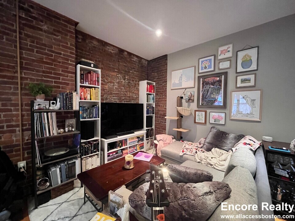 19 Garrison St in Boston, MA - Building Photo