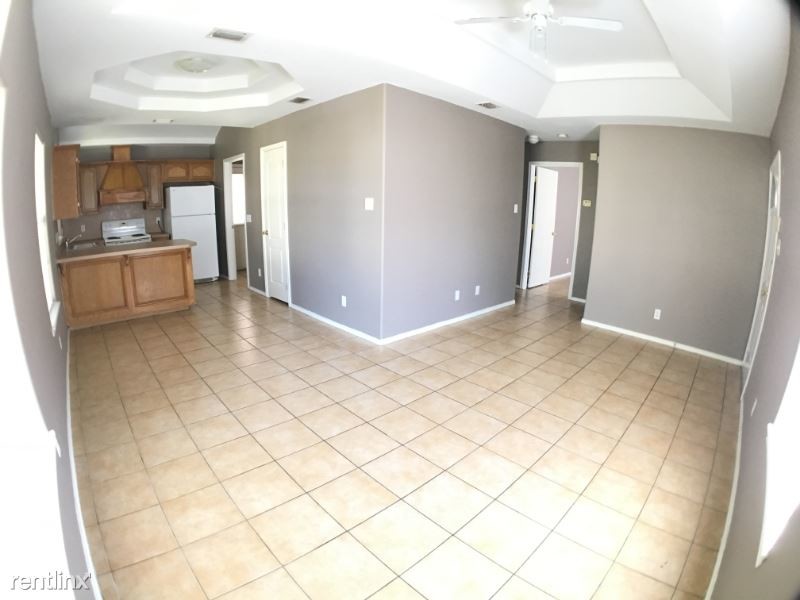 820 N Cross Ln in Edinburg, TX - Building Photo