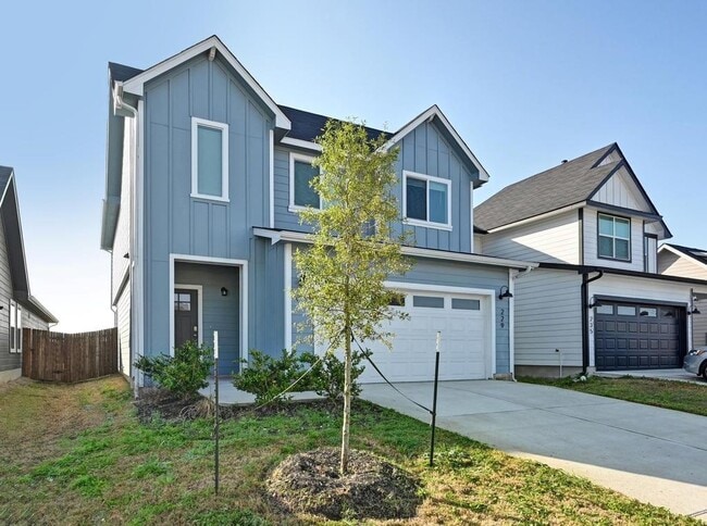 229 Frogmore Lp in Uhland, TX - Foto de edificio - Building Photo