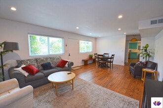 10854 Morrison St, Unit #1 in North Hollywood, CA - Foto de edificio - Building Photo