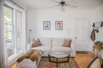 2015 W Concord Pl, Unit A in Chicago, IL - Building Photo - Building Photo
