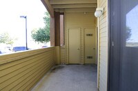 1BR, 1BA - Classic - 785 SF - Cierra Crest Apartamentos in Denver, Colorado