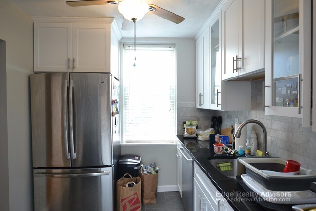 88 Gordon St, Unit 402 in Boston, MA - Building Photo - Building Photo