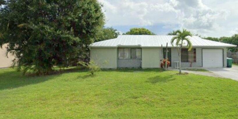 2289 SE Seamist St in Port St. Lucie, FL - Building Photo