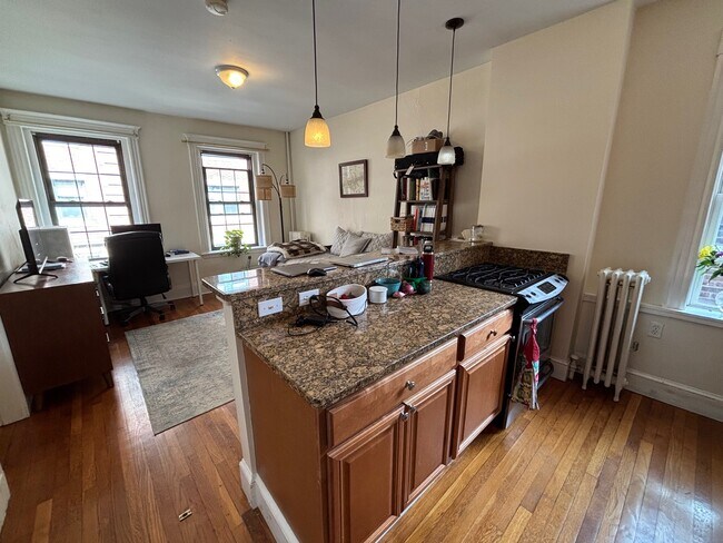 28 Myrtle St, Unit 9 in Boston, MA - Building Photo - Building Photo