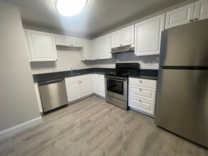 799 Farm Road in Marlboro in Marlborough, MA - Building Photo - Building Photo