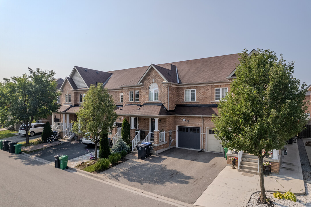 81 Teal Crest Cir in Brampton, ON - Building Photo