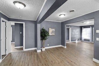 1106 Oak St in Grand Prairie, TX - Building Photo - Building Photo