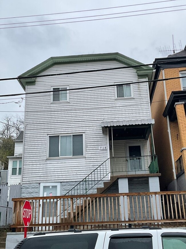 718 Ridge Ave in Mckees Rocks, PA - Building Photo - Building Photo